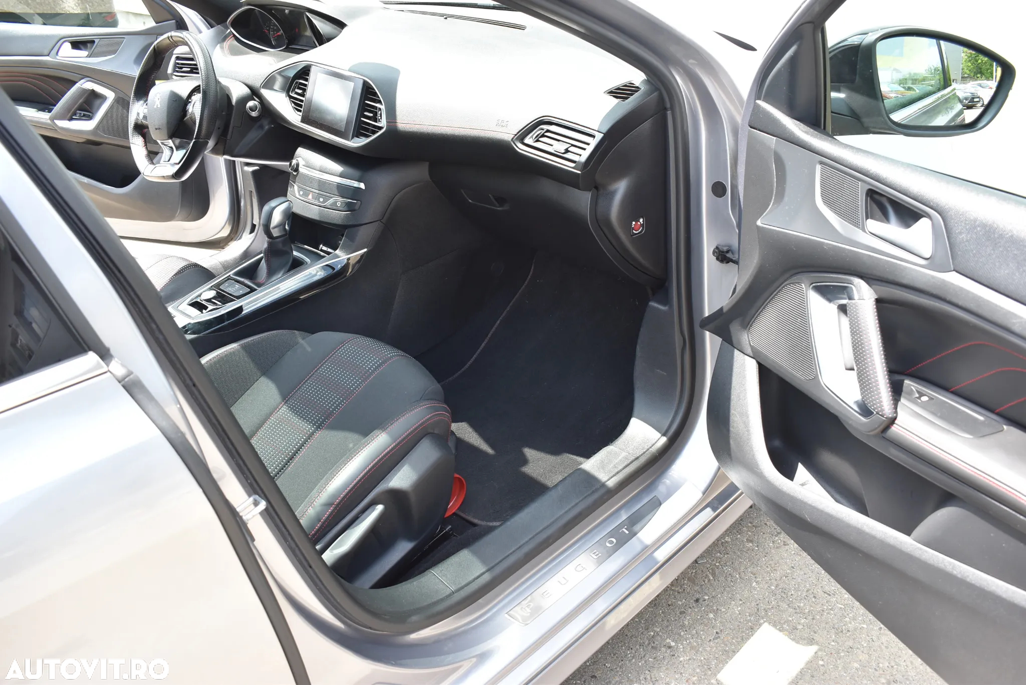 Peugeot 308 SW 1.2 L PureTech Turbo Allure Aut. - 19