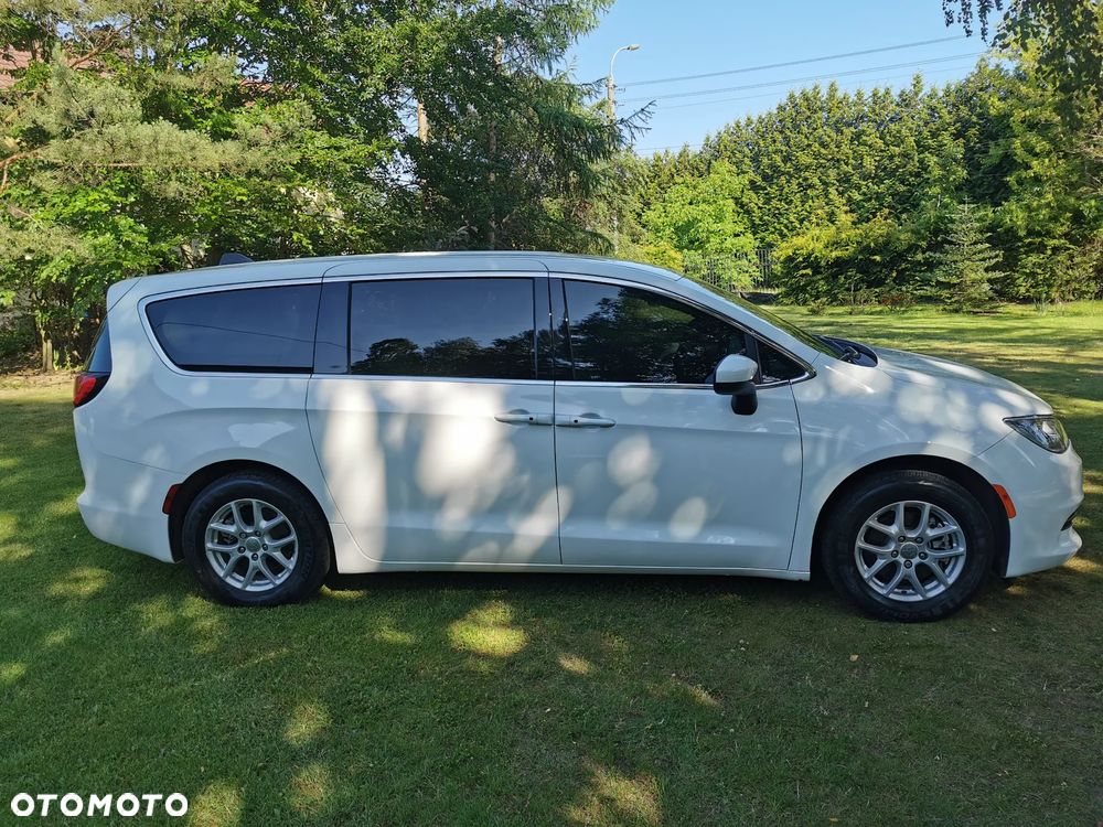 Chrysler Pacifica - 1
