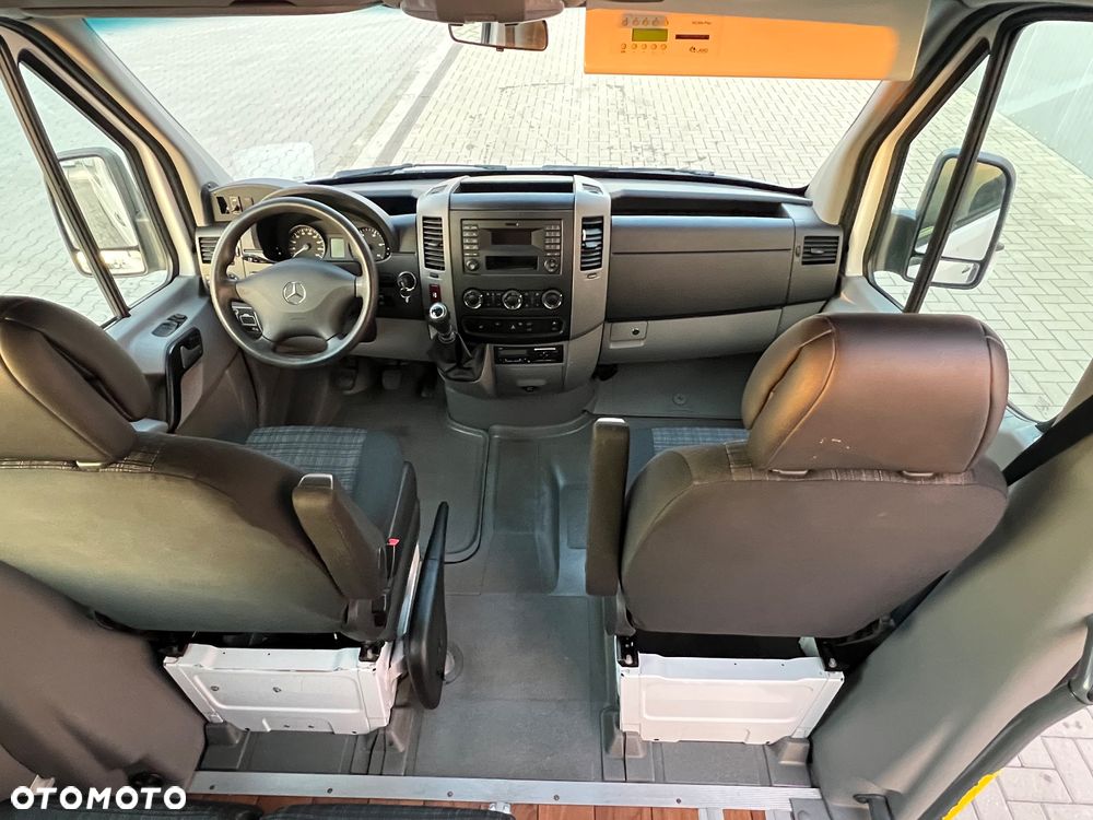 Mercedes-Benz 516 - 8