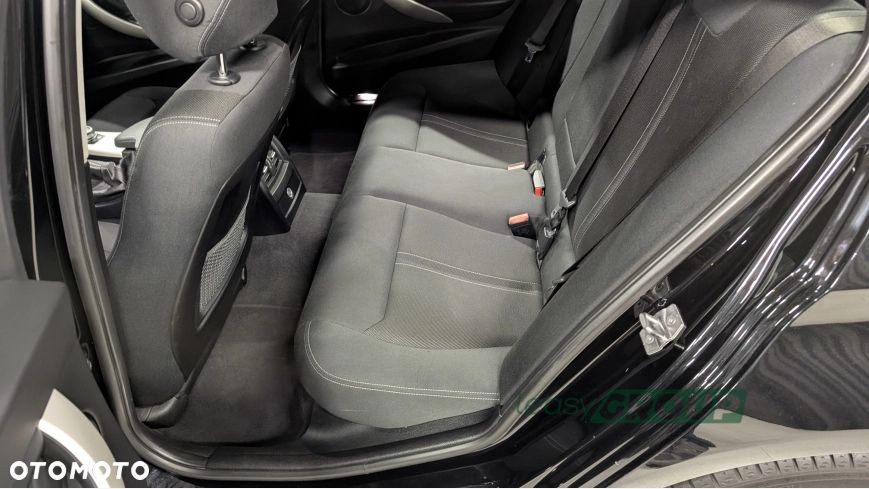 BMW Seria 3 318i - 17