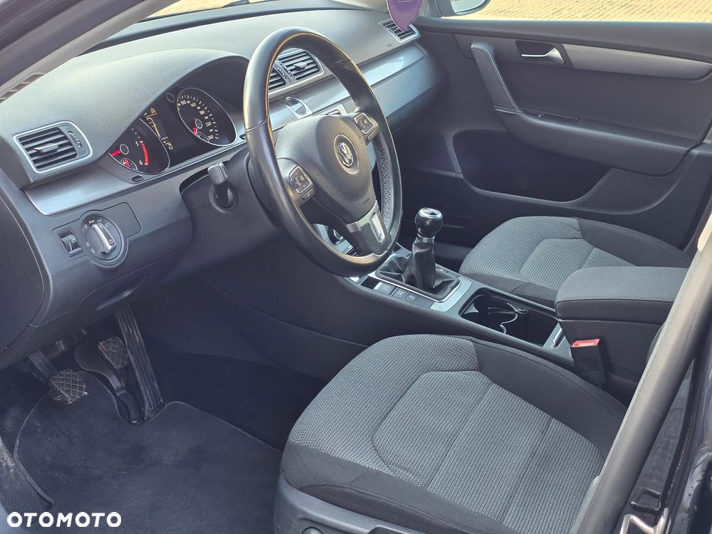 Volkswagen Passat 2.0 TDI Highline - 28