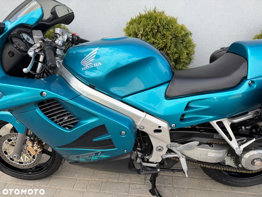 Honda VFR - 27