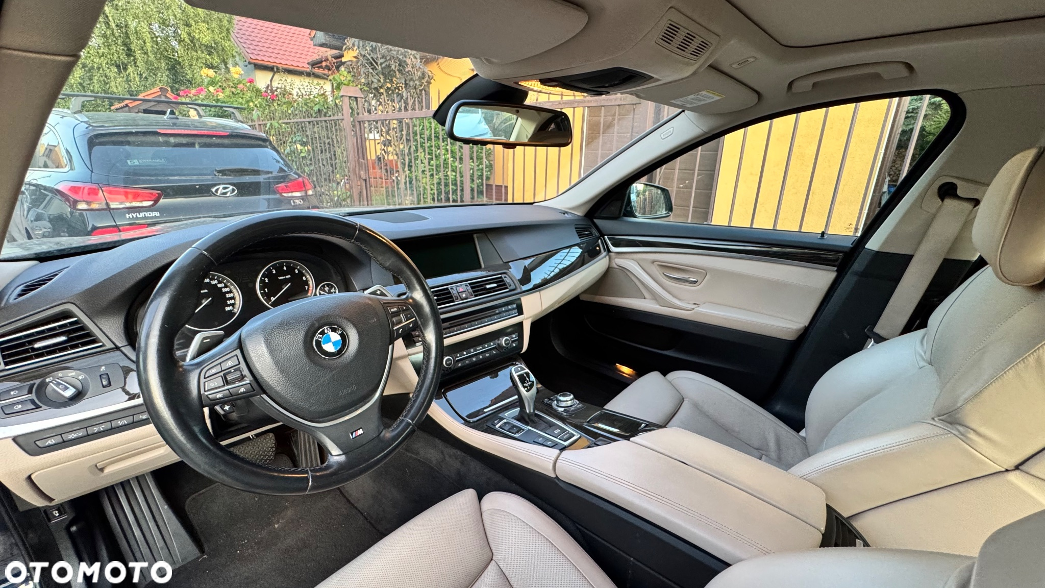 BMW Seria 5 550i - 11