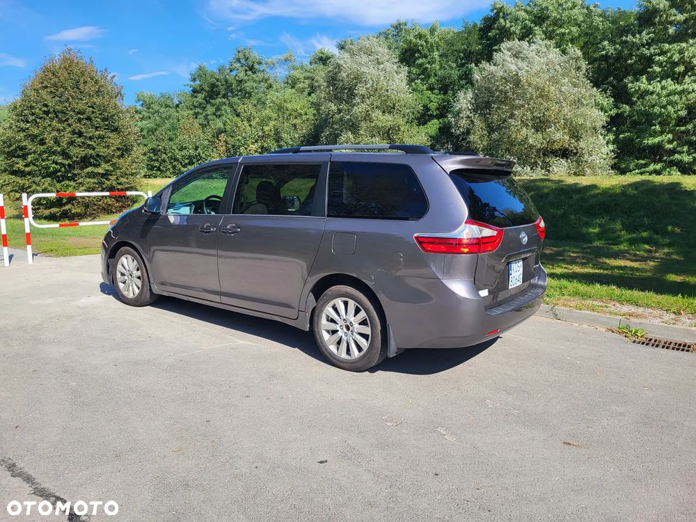 Toyota Sienna 3.5 V6 LE AWD - 8