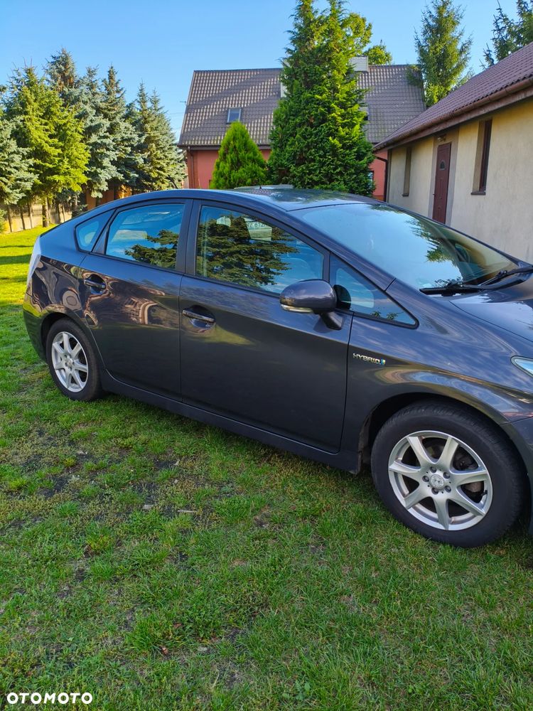 Toyota Prius (Hybrid) - 2