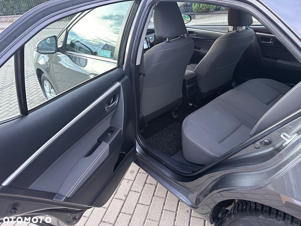 Toyota Corolla 1.6 Classic Plus - 16