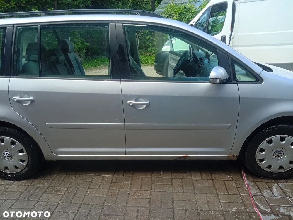 Volkswagen Touran - 12