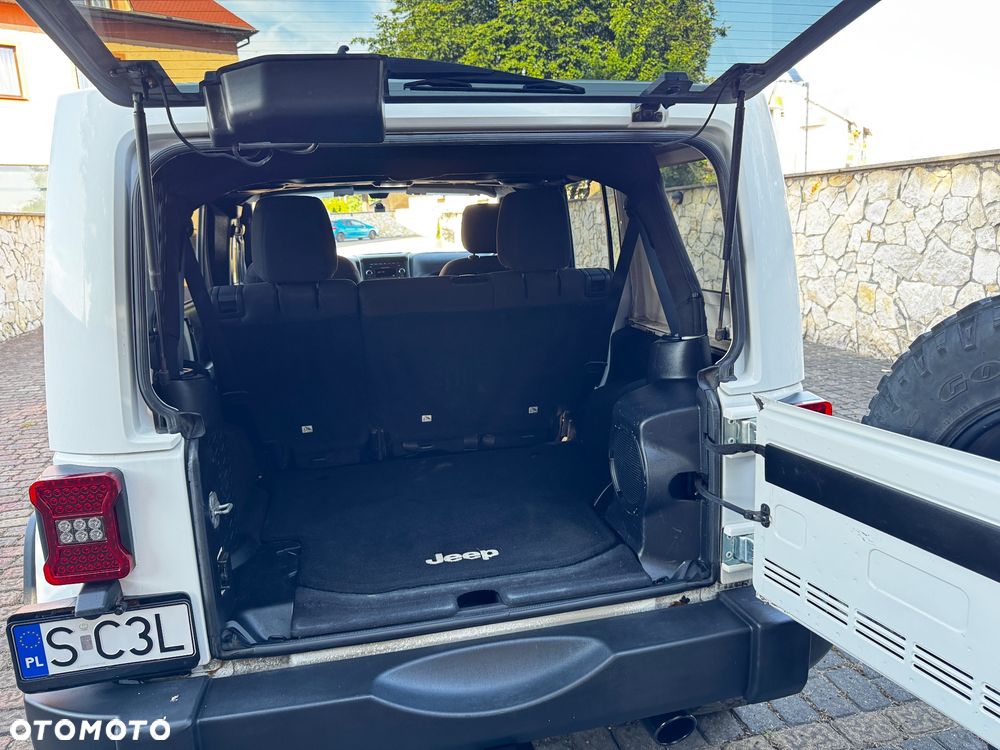 Jeep Wrangler 3.6 Unlim Sahara - 23
