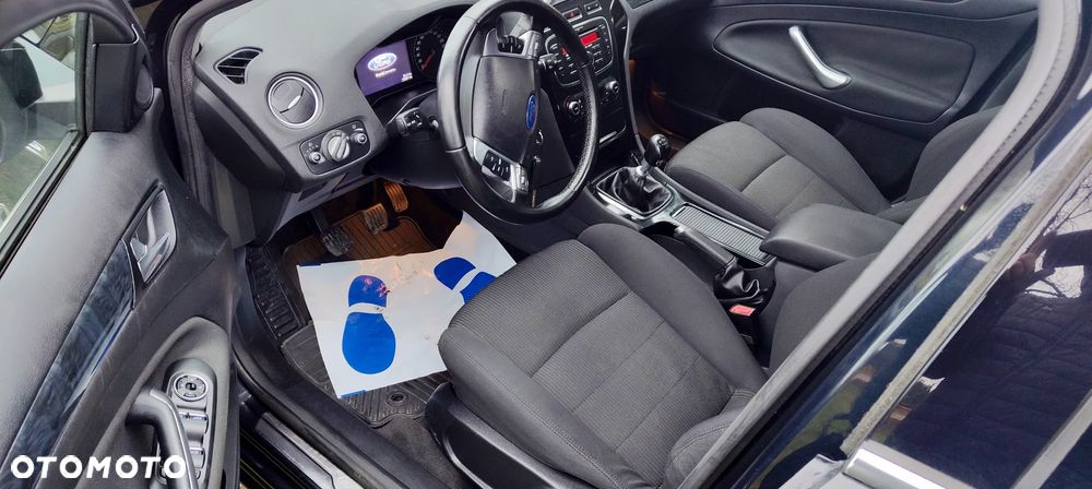 Ford Mondeo - 32