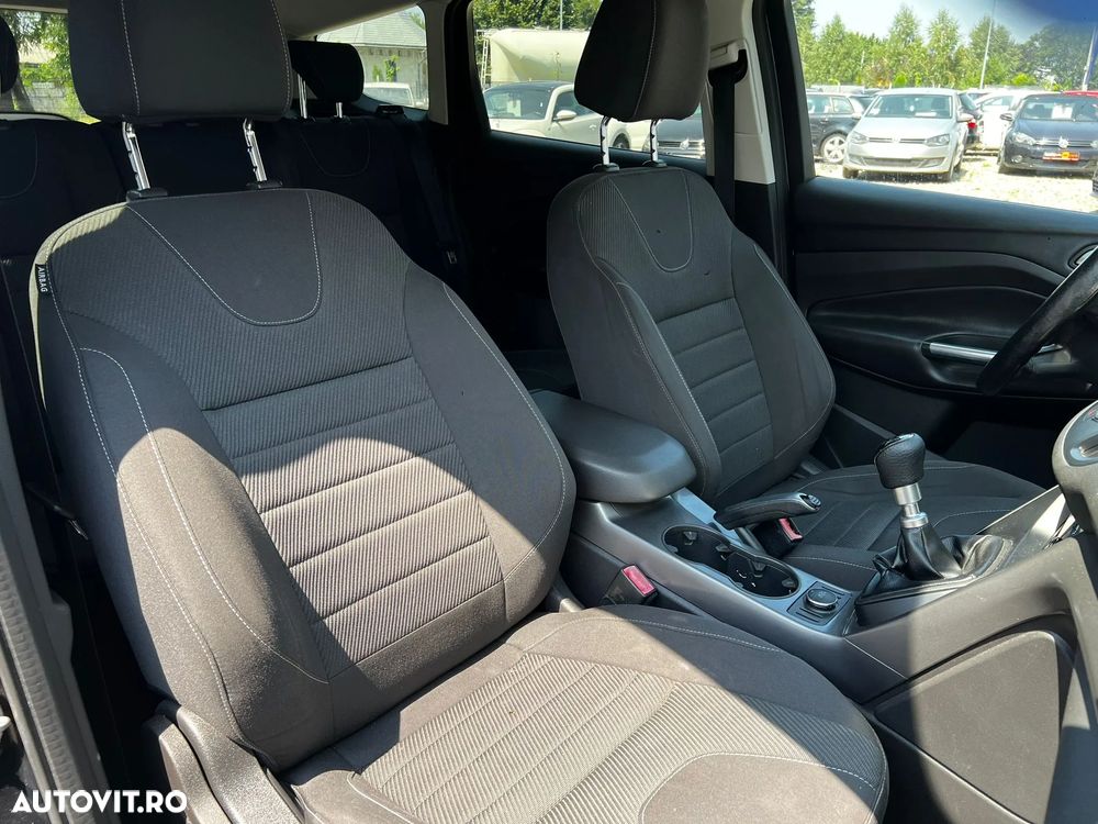 Ford Kuga - 40