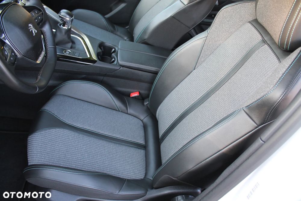 Peugeot 3008 PureTech 130 Stop & Start GPF Allure Business-Paket - 12