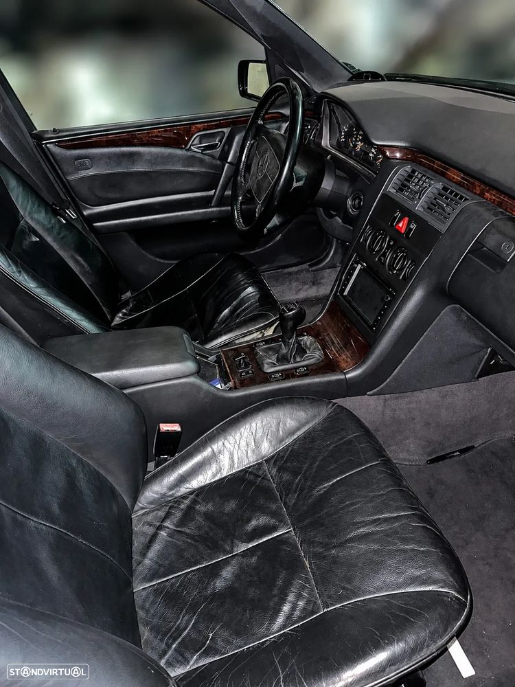 Mercedes-Benz E 200 Kompressor Classic - 2