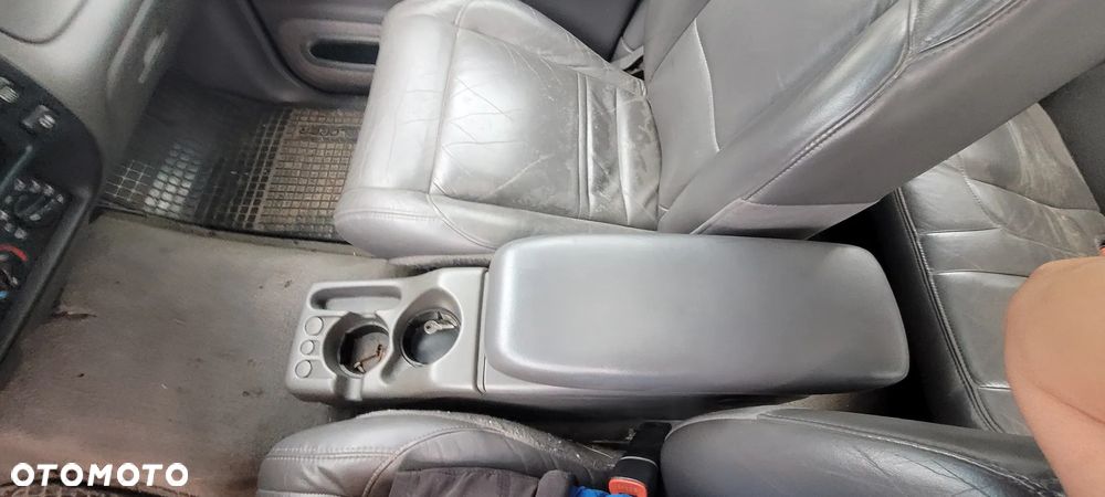Ford Explorer - 26