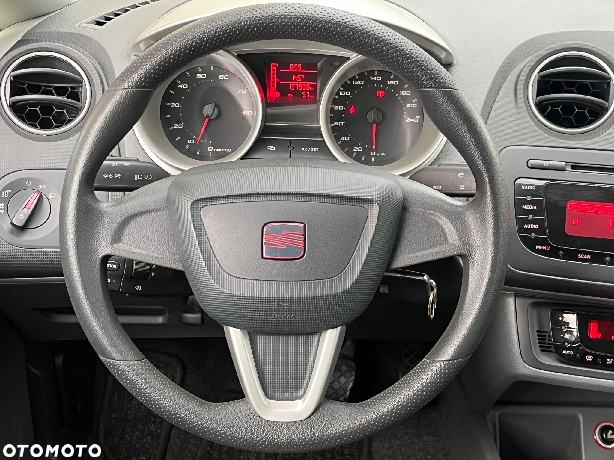 Seat Ibiza 1.6 16V Comfort Edition - 10
