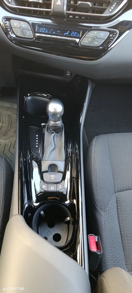 Toyota C-HR - 11