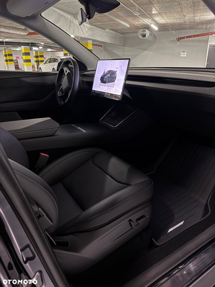 Tesla Model Y - 7