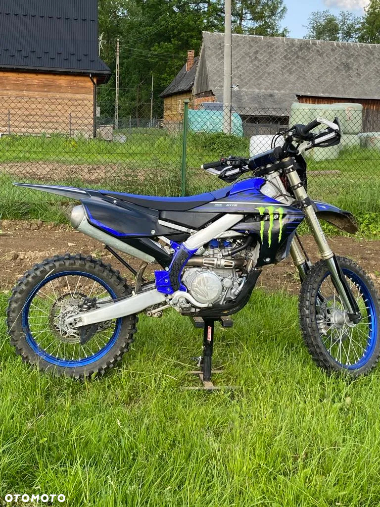 Yamaha YZF - 22