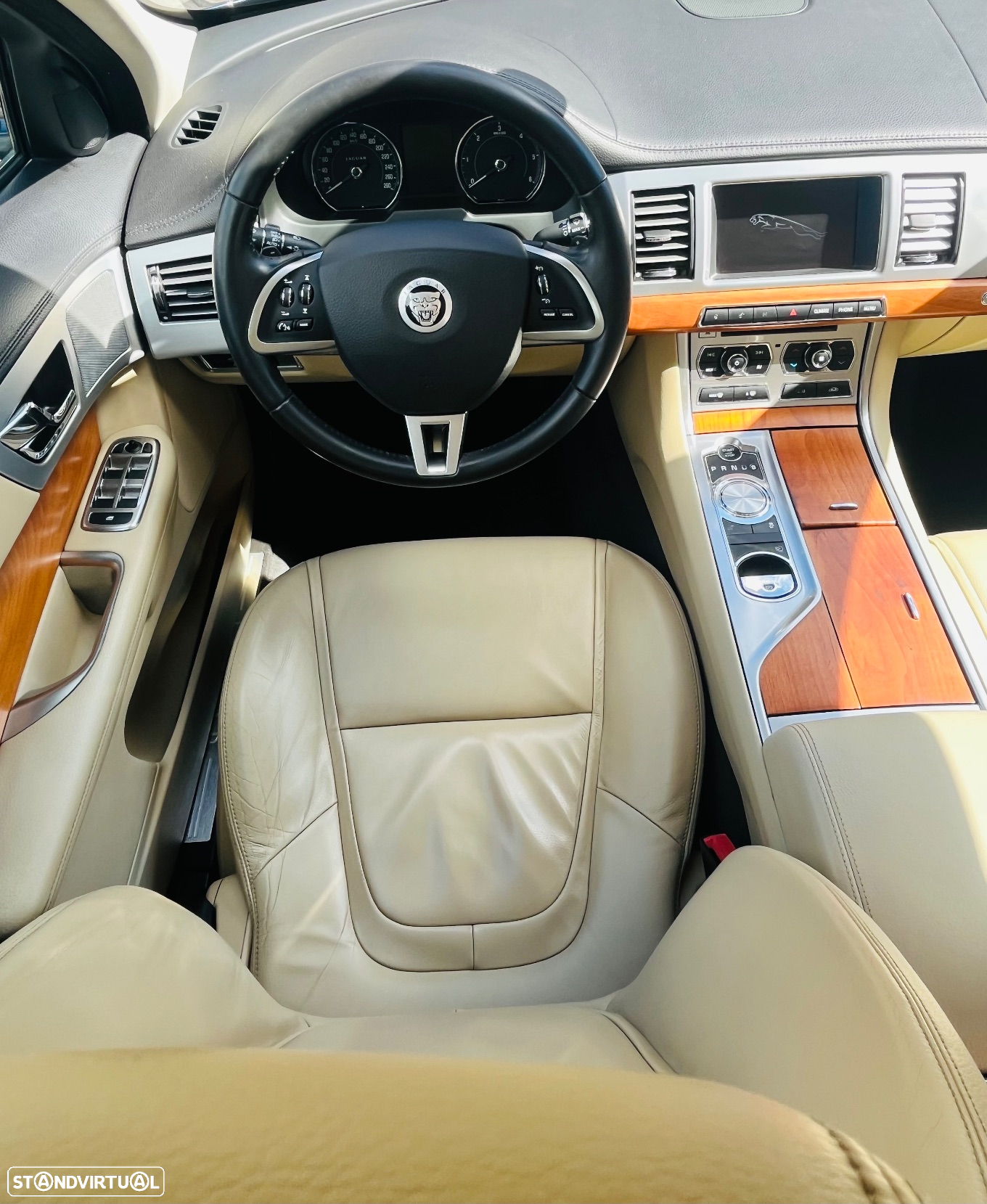Jaguar XF 2.2 D Luxury - 22