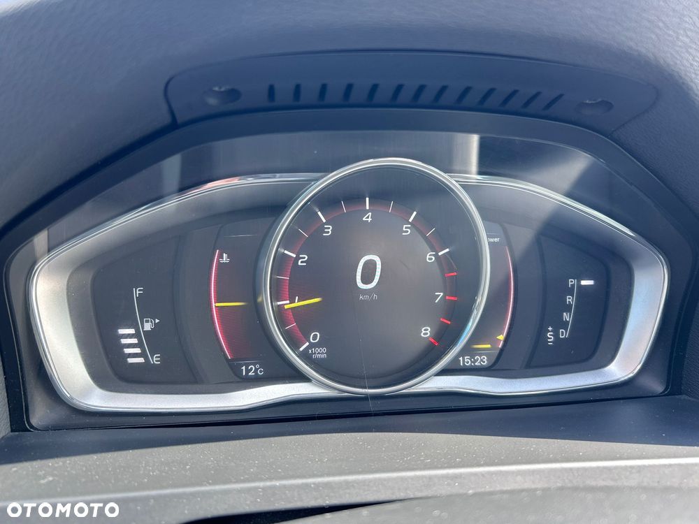 Volvo S60 T5 Drive-E Dynamic Edition (Momentum) - 26