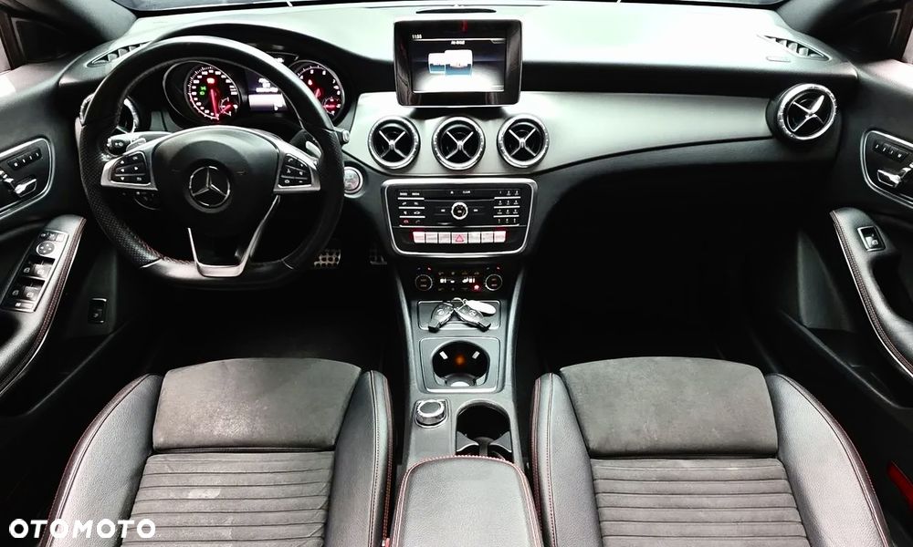 Mercedes-Benz CLA 220 4Matic 7G-DCT AMG Line - 10