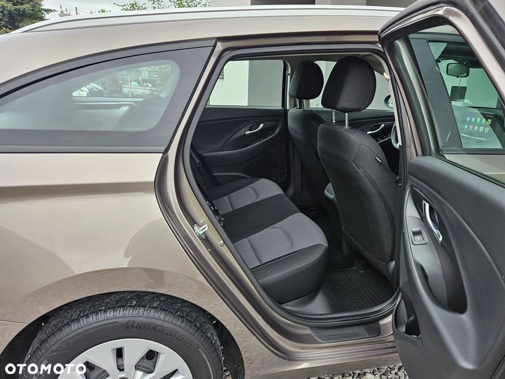 Hyundai i30 1.5 DPI Classic + - 28