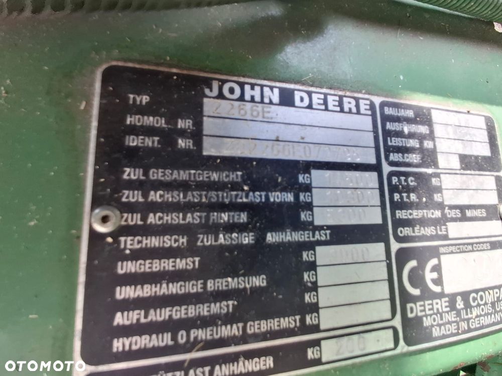 John Deere 2266E - 11