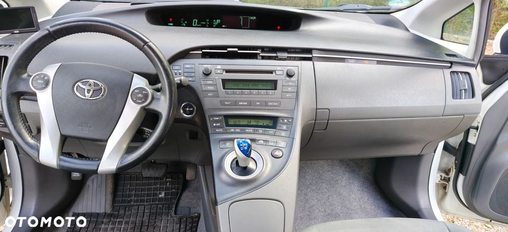 Toyota Prius (Hybrid) Executive - 10