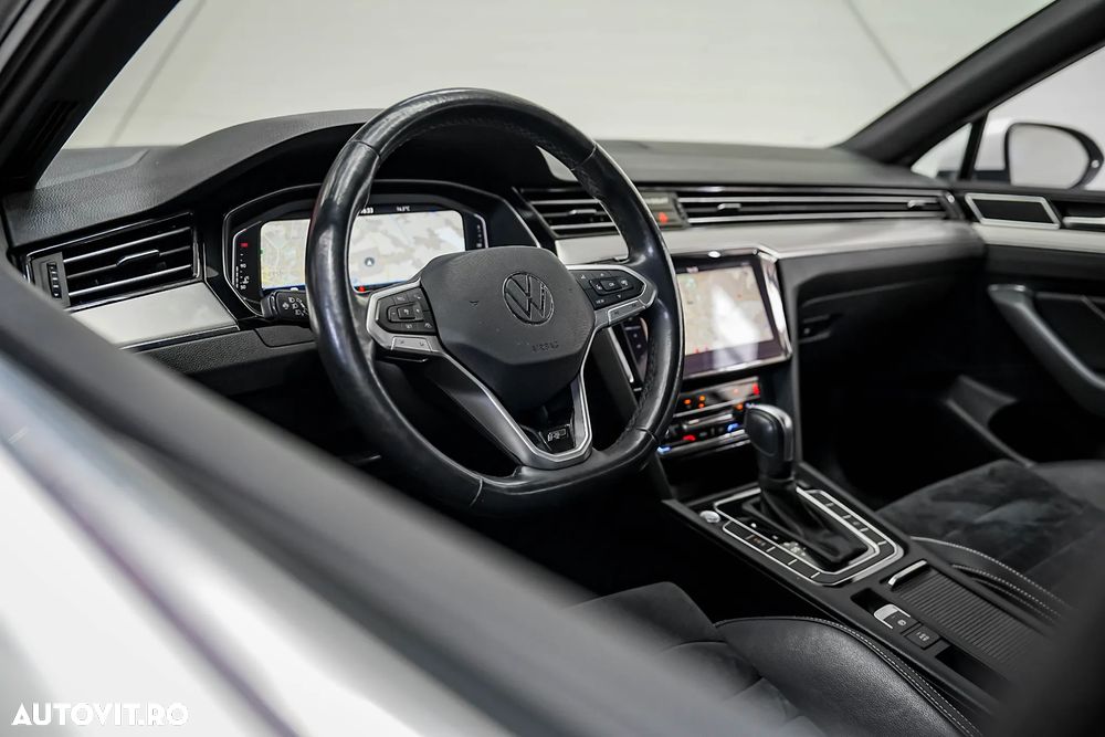 Volkswagen Passat - 12