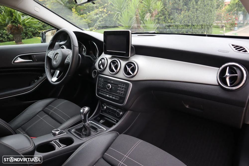 Mercedes-Benz GLA 180 d Urban - 18