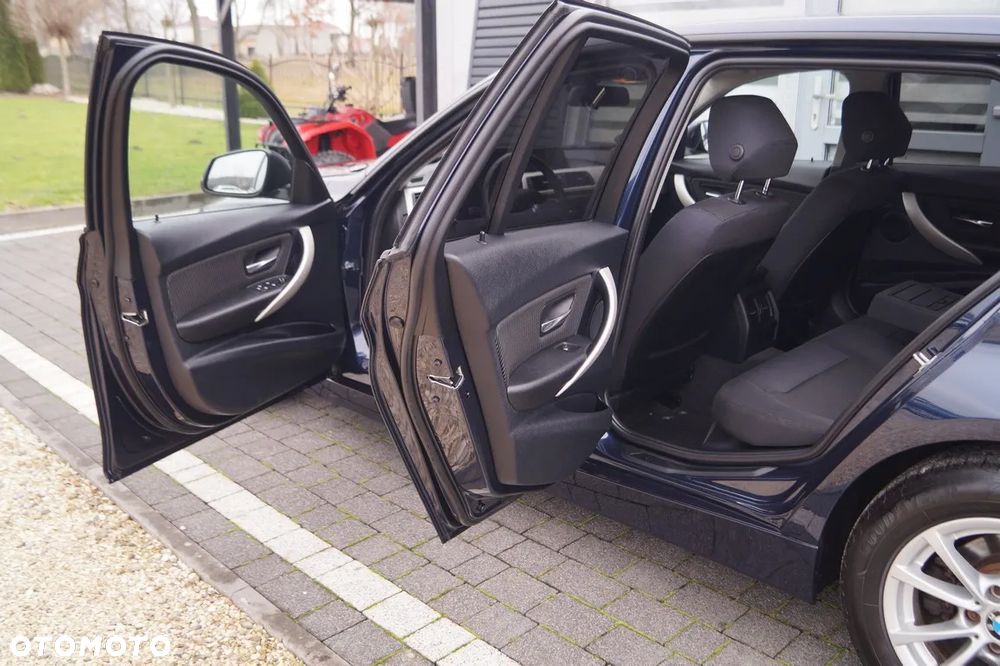BMW Seria 3 318d DPF Edition Exclusive - 12