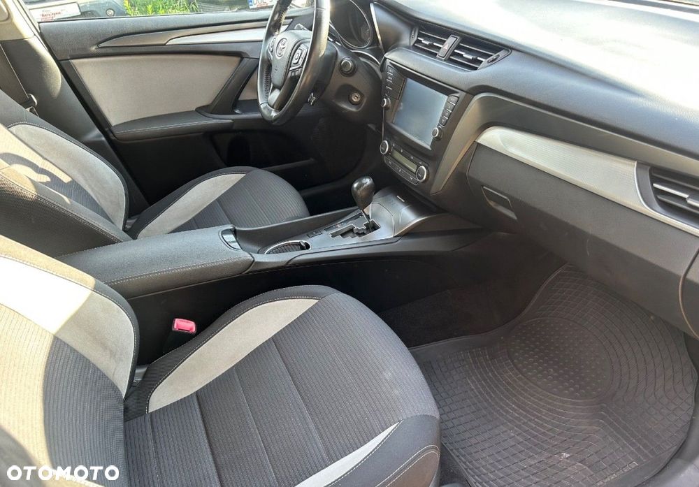 Toyota Avensis - 15