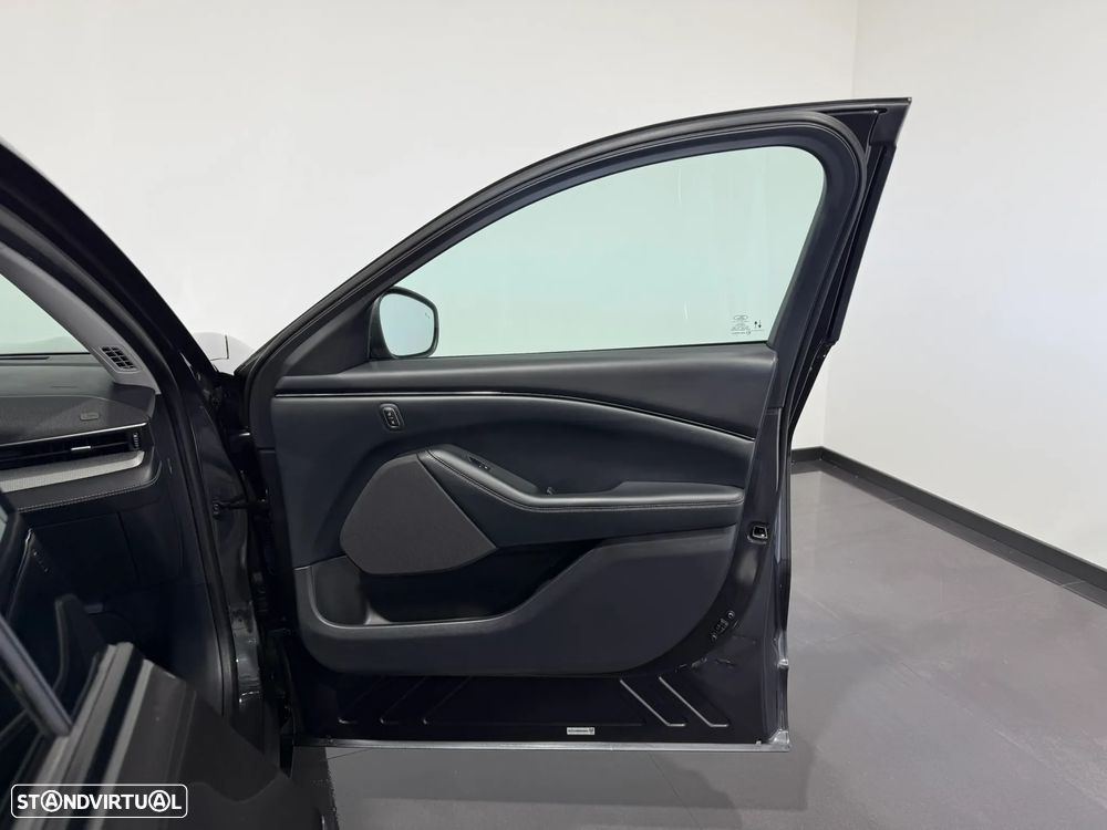 Ford Mustang Mach-E Standard - 41