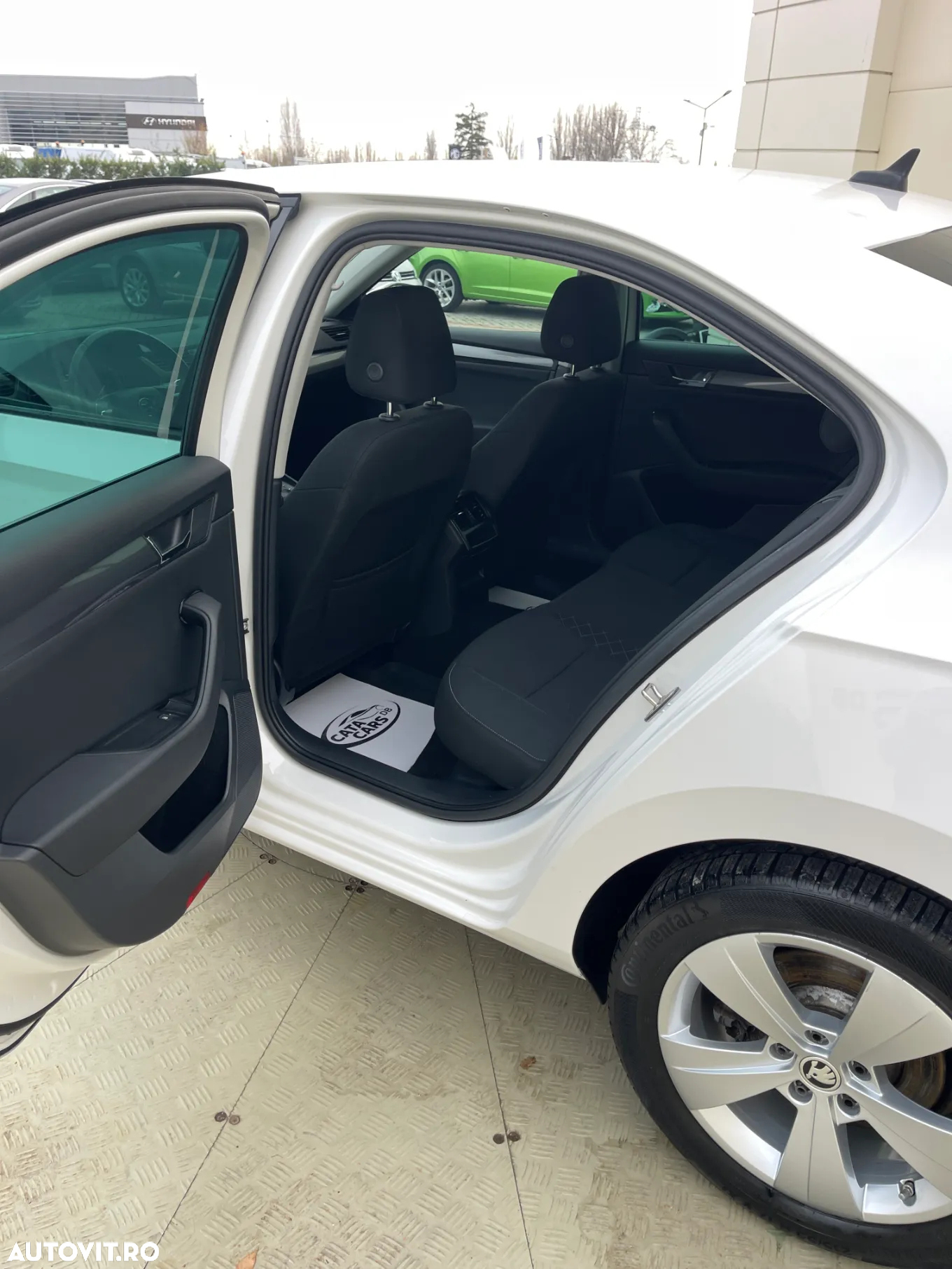 Skoda Superb 2.0 TDI DSG Ambition - 27