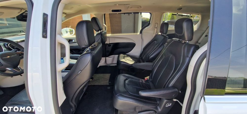 Chrysler Pacifica - 22