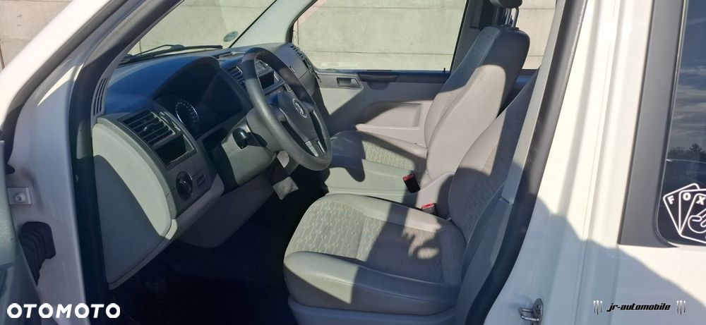 Volkswagen Caravelle - 8