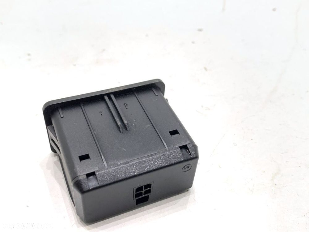 GNIAZDO USB  BAIC X75 2020 - DCT 138 kW [188 KM] A00072787 - 2