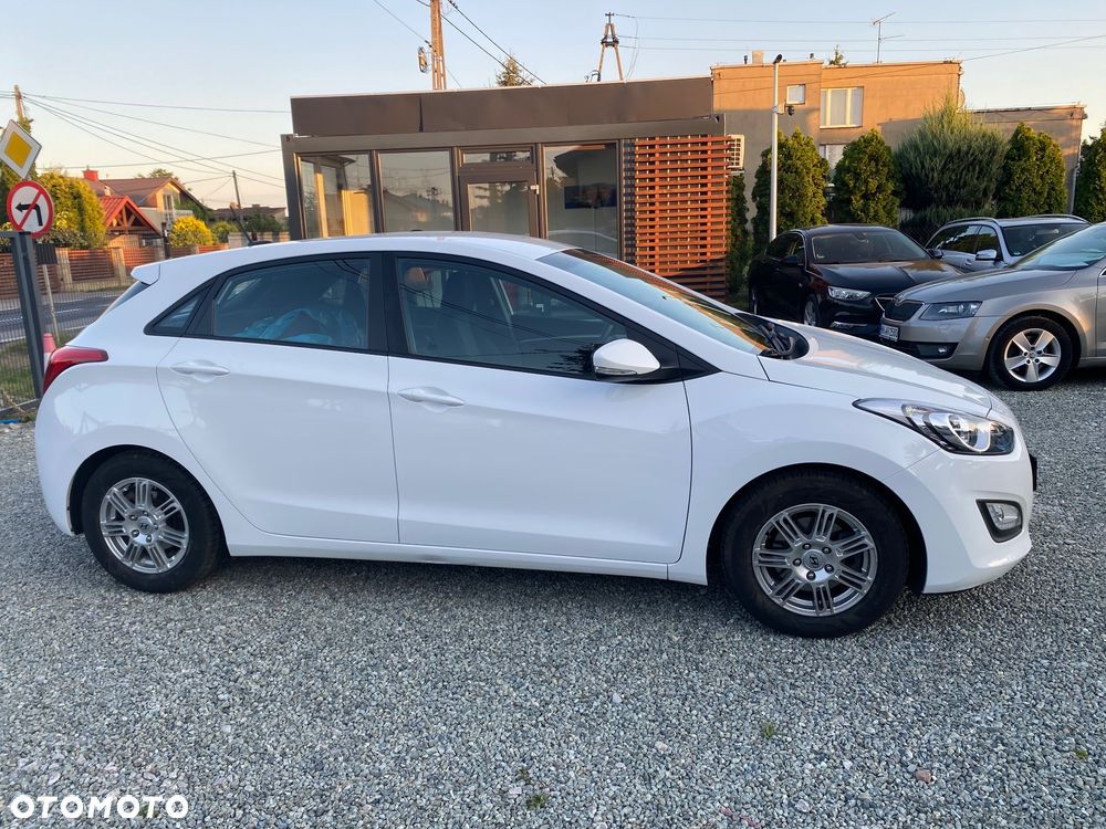 Hyundai i30 blue 1.4 Style - 16