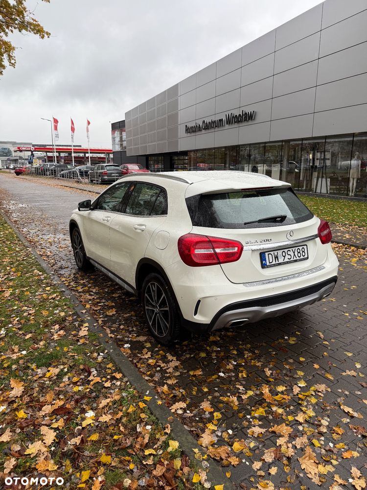 Mercedes-Benz GLA - 4