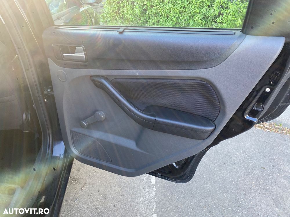 Ford Focus 1.6 Ambiente - 29