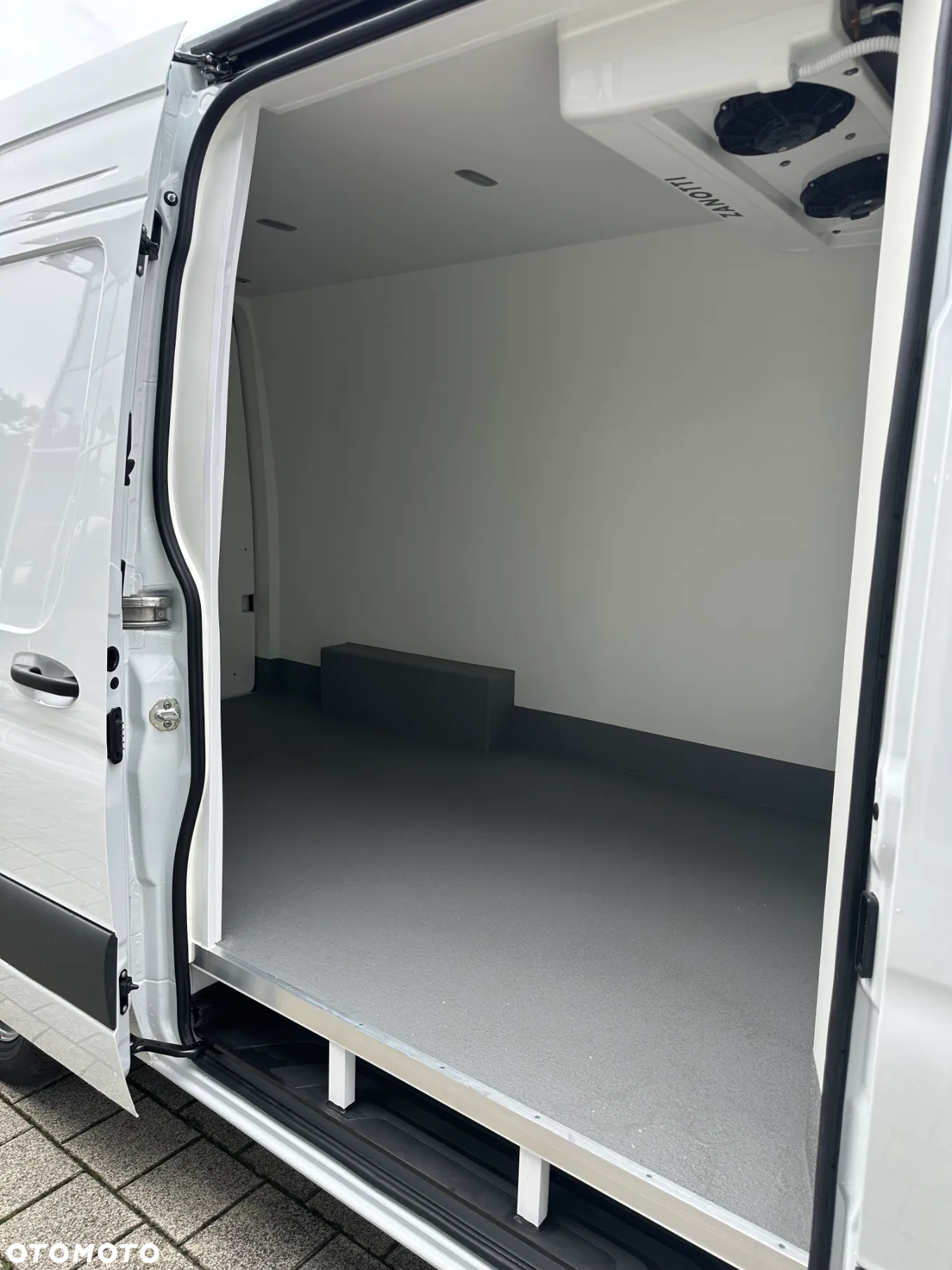 Mercedes-Benz Sprinter - 19