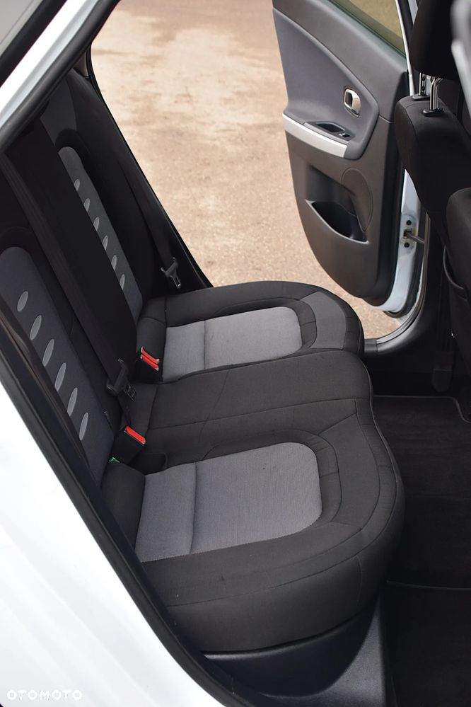 Kia Ceed 1.6 CRDi 128 Fifa World Cup Edition - 27