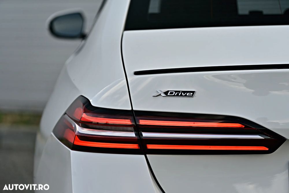 BMW Seria 5 530i xDrive AT - 11