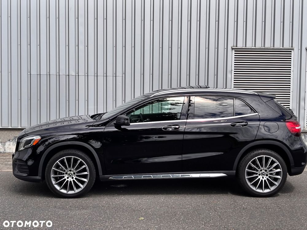 Mercedes-Benz GLA 250 7G-DCT AMG Line - 3