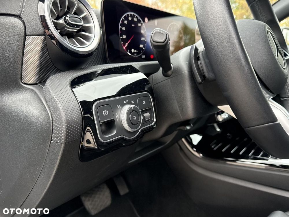 Mercedes-Benz CLA - 13