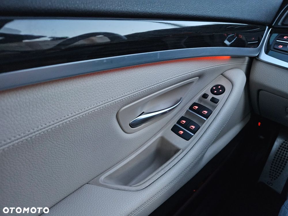 BMW Seria 5 520d xDrive Sport - 16