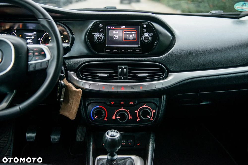 Fiat Tipo 1.4 T-Jet 16v Easy - 33
