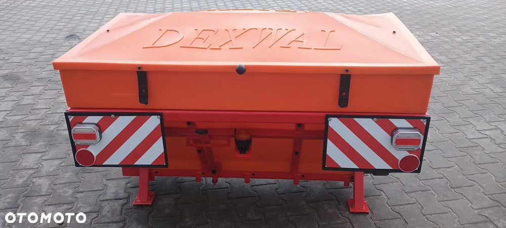 Solarka piaskarka posypywarka komunalna wałowa zawieszana PW   550L/900 kg - 1