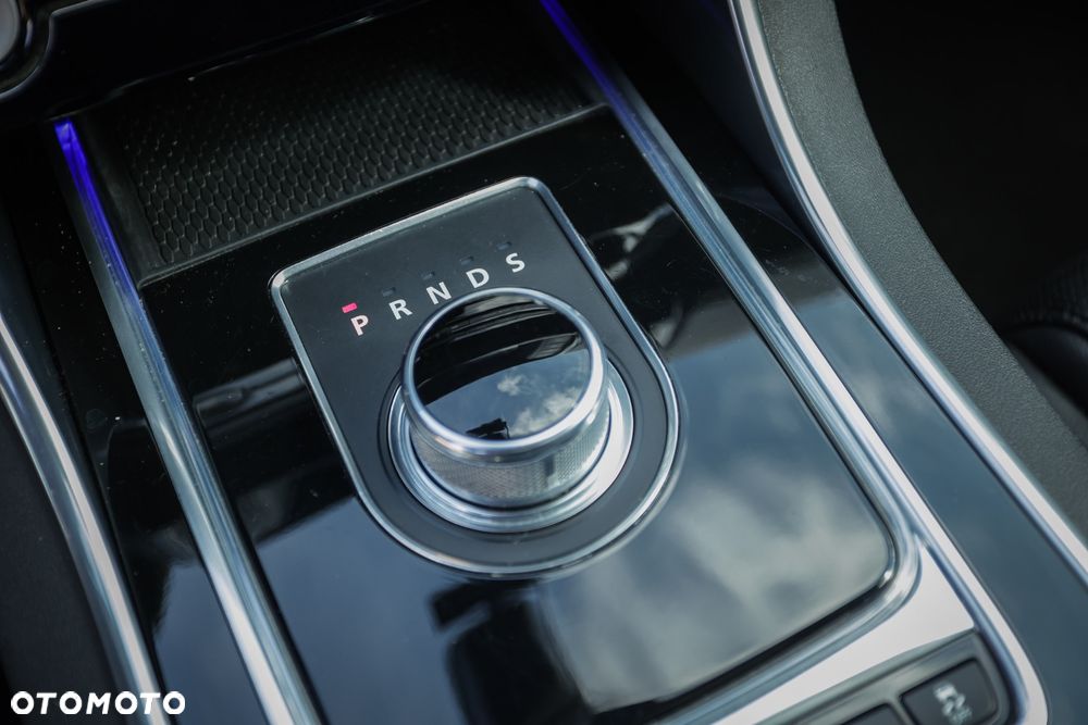 Jaguar XE 20d R-Sport - 28