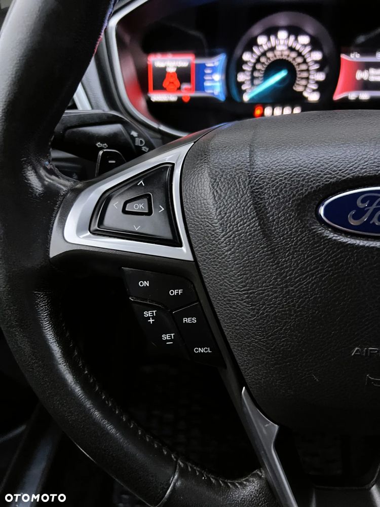Ford Fusion 2.0 EcoBoost Titanium - 17