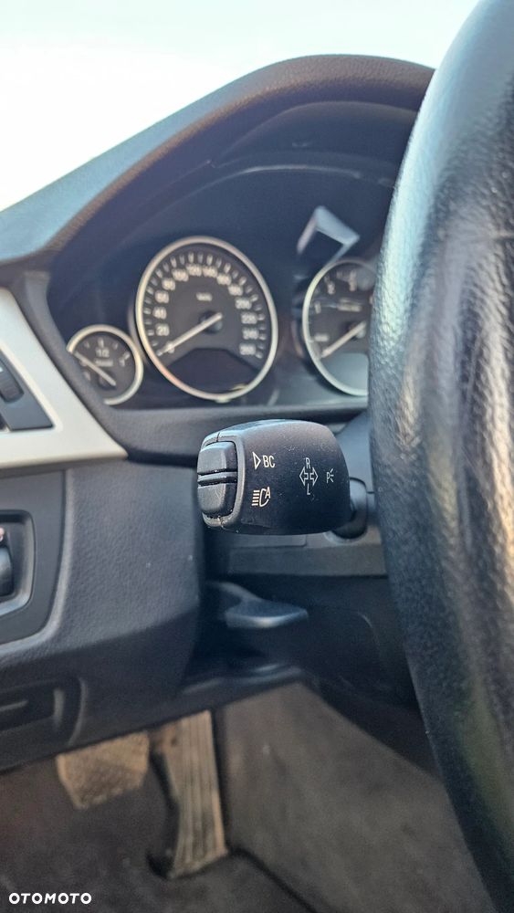 BMW Seria 3 320d xDrive - 17